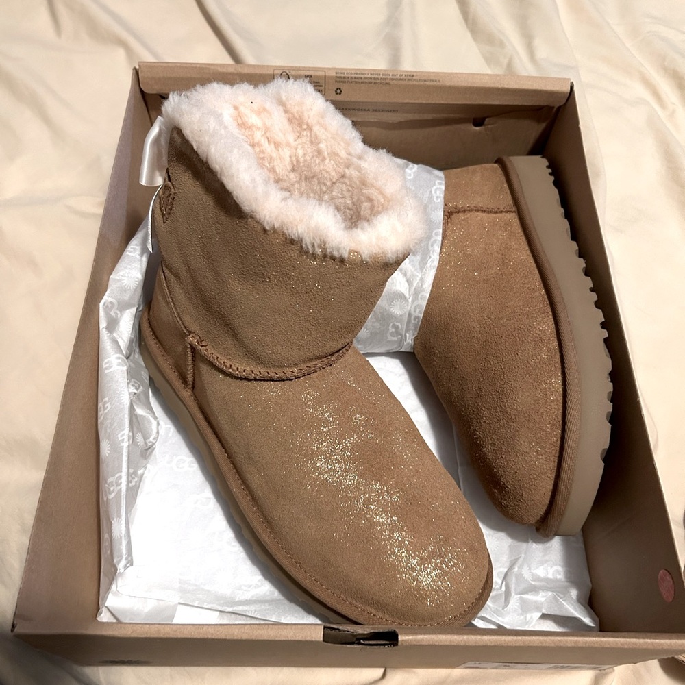 UGG Tan Ankle Boots with Cream Fur Lining